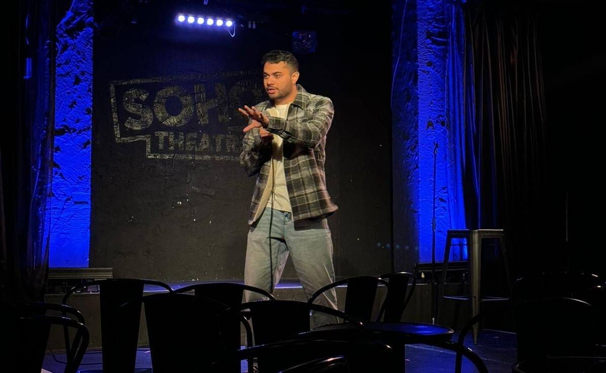  Arjun at a stand-up comedy open-mic in London, U.K.