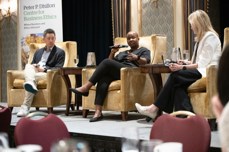 Howe Gu, Managing Director, Microsoft EMEA (left), Shingai Manjengwa, Senior Director of AI Education, Mila – the Quebec AI Institute (centre) and moderator Sheila Biggers (right) at The Promise and Peril of AI event