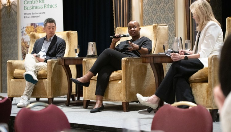 Howe Gu, Managing Director, Microsoft EMEA (left), Shingai Manjengwa, Senior Director of AI Education, Mila – the Quebec AI Institute (centre) and moderator Sheila Biggers (right) at The Promise and Peril of AI event